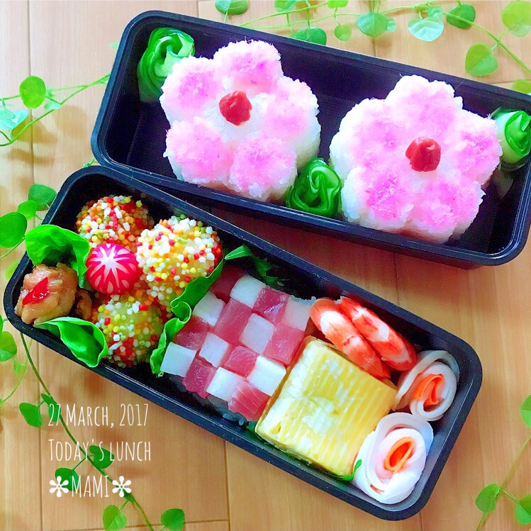 2017.3.27㈪✩もうすぐほんとに春！春！春の桜?咲く御弁当～.*･ﾟ　.ﾟ･*.

＊桜型で蕗と筍の甘煮を刻み入れの酢飯に桜でんぷと小梅
＊自家製糠漬け胡瓜
＊ぶぶあられまぶし丸型にしたジャガイモとコーンのバター焼き潰し
＊づけマグロと塩漬け大根市松詰め
＊だし巻き玉子
＊ナンプラー中華焼き海老
＊クルクル巻き大