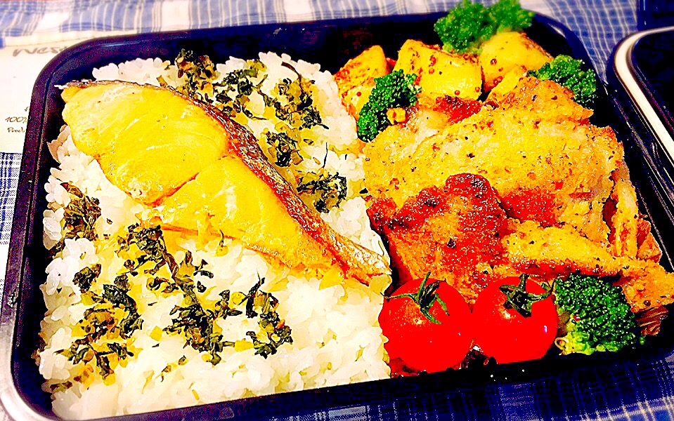 バランス弁当
お肉も、お魚も、お野菜も、バランス良くね♡
#snapdish #instagram #instafood #cookingram #lin_stagrammer #ouchigohan_jp #delistagrammer #recipeblogger #春の食卓始めました