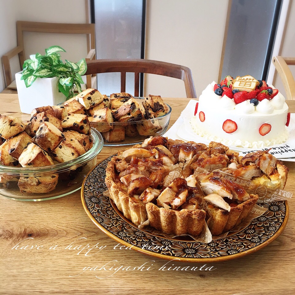 照り焼きチキンのキッシュと酵母スコーン