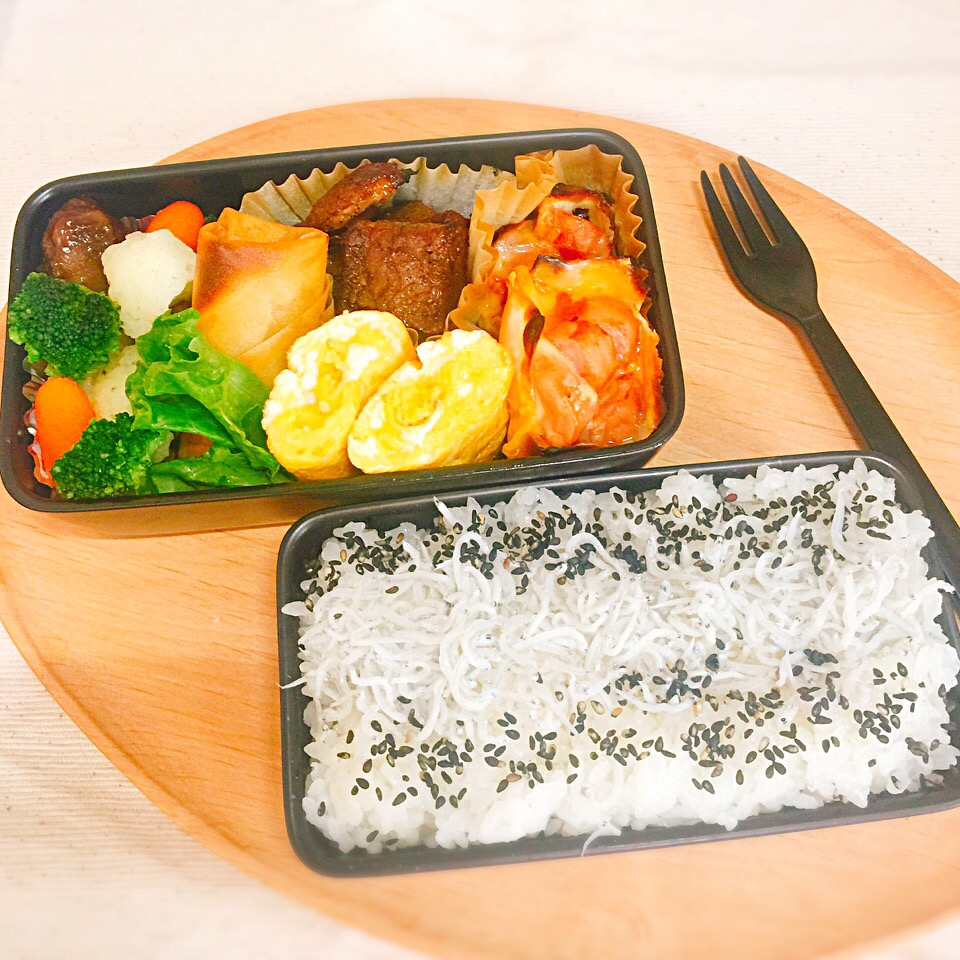 今日の息子のお弁当  #コストコ#セントルイスカットスペアリブ#ワンタン皮ピザ#甘い卵焼き