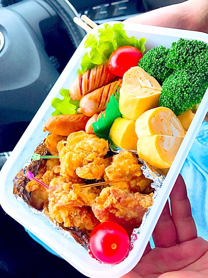 #お花見弁当#春の訪れ#雨の中だったけど#外で食べるとおいしさ倍増