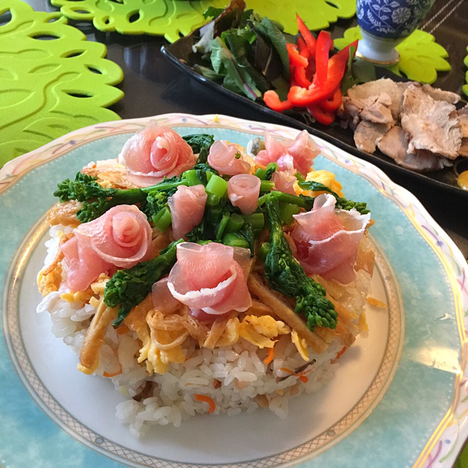 雨でお花見用のお弁当でホームパーティ
#デコちらし#お花見弁当