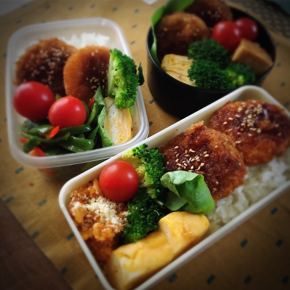 #お弁当 #おひるごはん #メンチカツ 

おはようございます?
今日の主人と息子とワタシのお弁当?