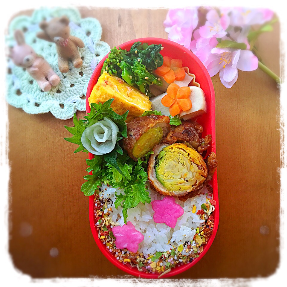 今日の娘弁当2017.4.14(*^^) 芽キャベツの肉巻き焼き?