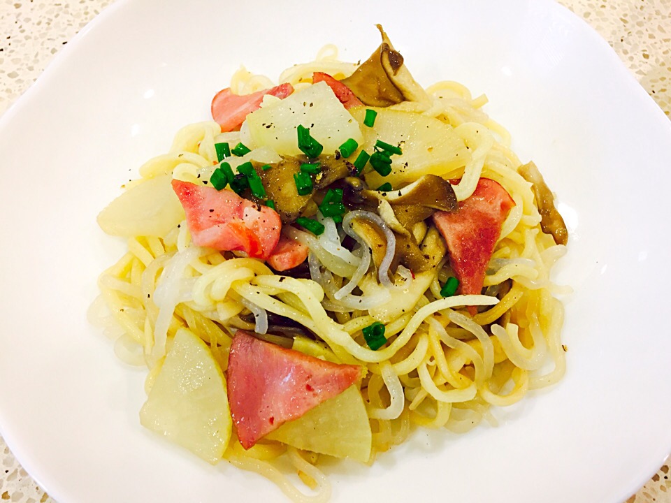 しらたき入り バター醤油味焼きそば