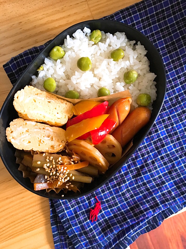 彼へのおべんとう♡

#おべんとう #ランチ#春#豆ごはん#卵焼き#甘酒#弁当箱