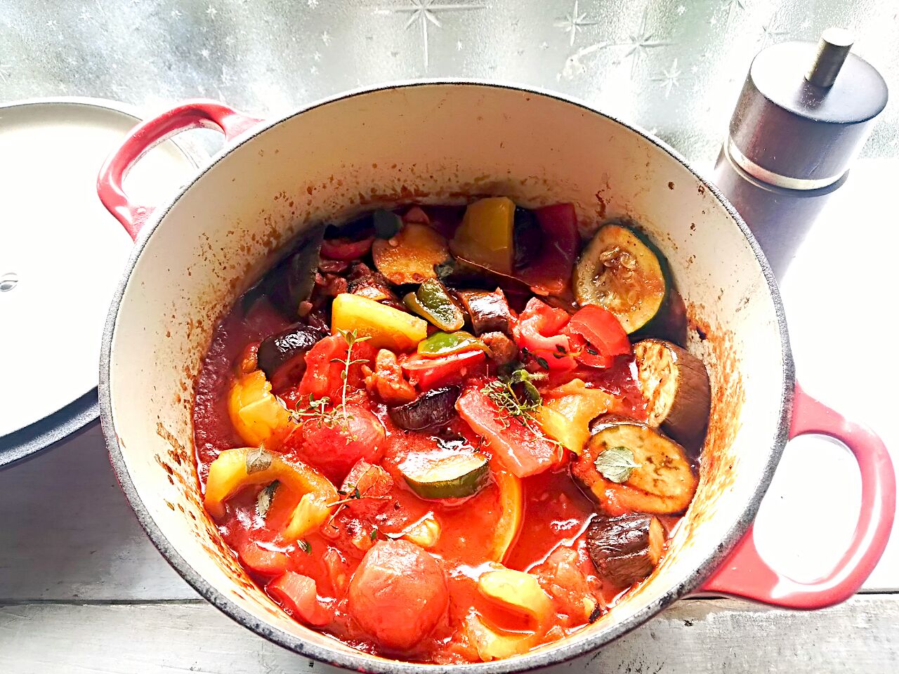 【庭見lunch】摘みたてハーブの香りと走りの夏野菜の歯応えを楽しむ、鍋ごとラタトゥイユ。一人で完食。