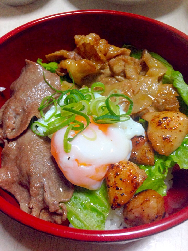 3種の焼き肉丼with温泉卵（ぼんじり、たん、豚こま