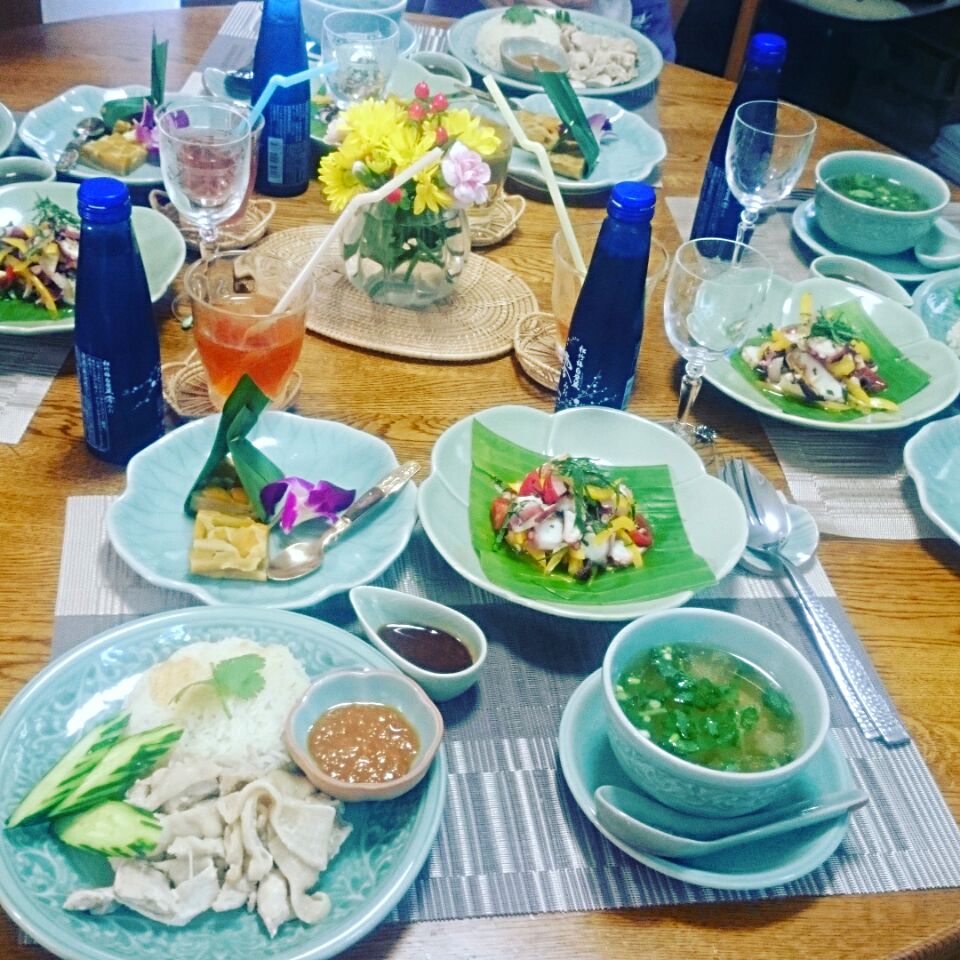 池袋タイ料理教室dii dii でカオマンガイ〜❣楽しく作って❣美味しく頂いて❣お腹いっぱい٩(๑♥ڡ♥๑)۶タコのカルパッチョもありますの❢