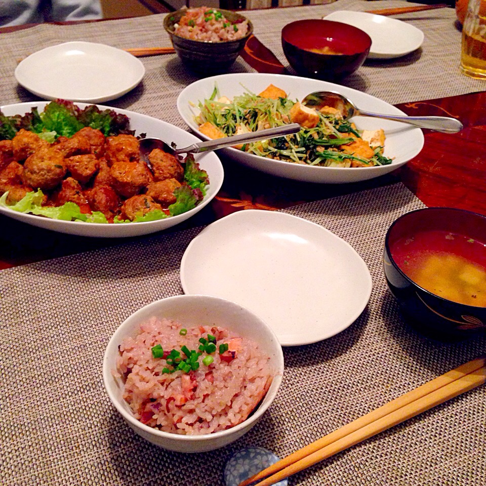 #今日の晩御飯  蛸飯、肉団子、厚揚げと水菜のタイタン、中華スープ