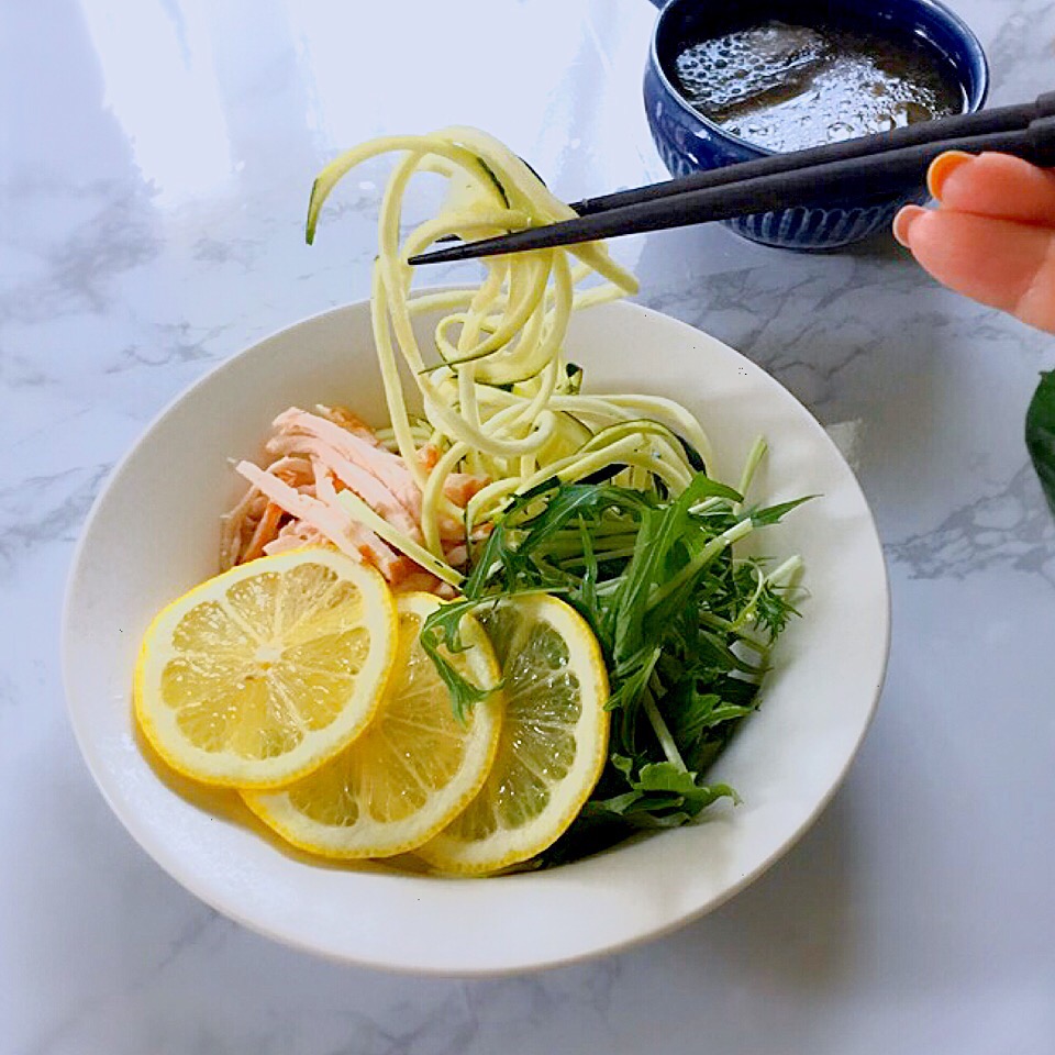 ズッキーニを細麺にした レモン冷麺#ローフード