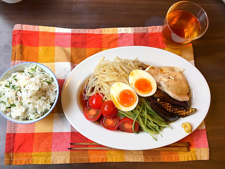 冷やし中華とみょうがと大葉の混ぜご飯