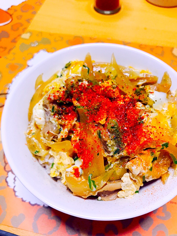 鶏の親子丼！に見せかけて、キツネもこっそり入ってます(笑)