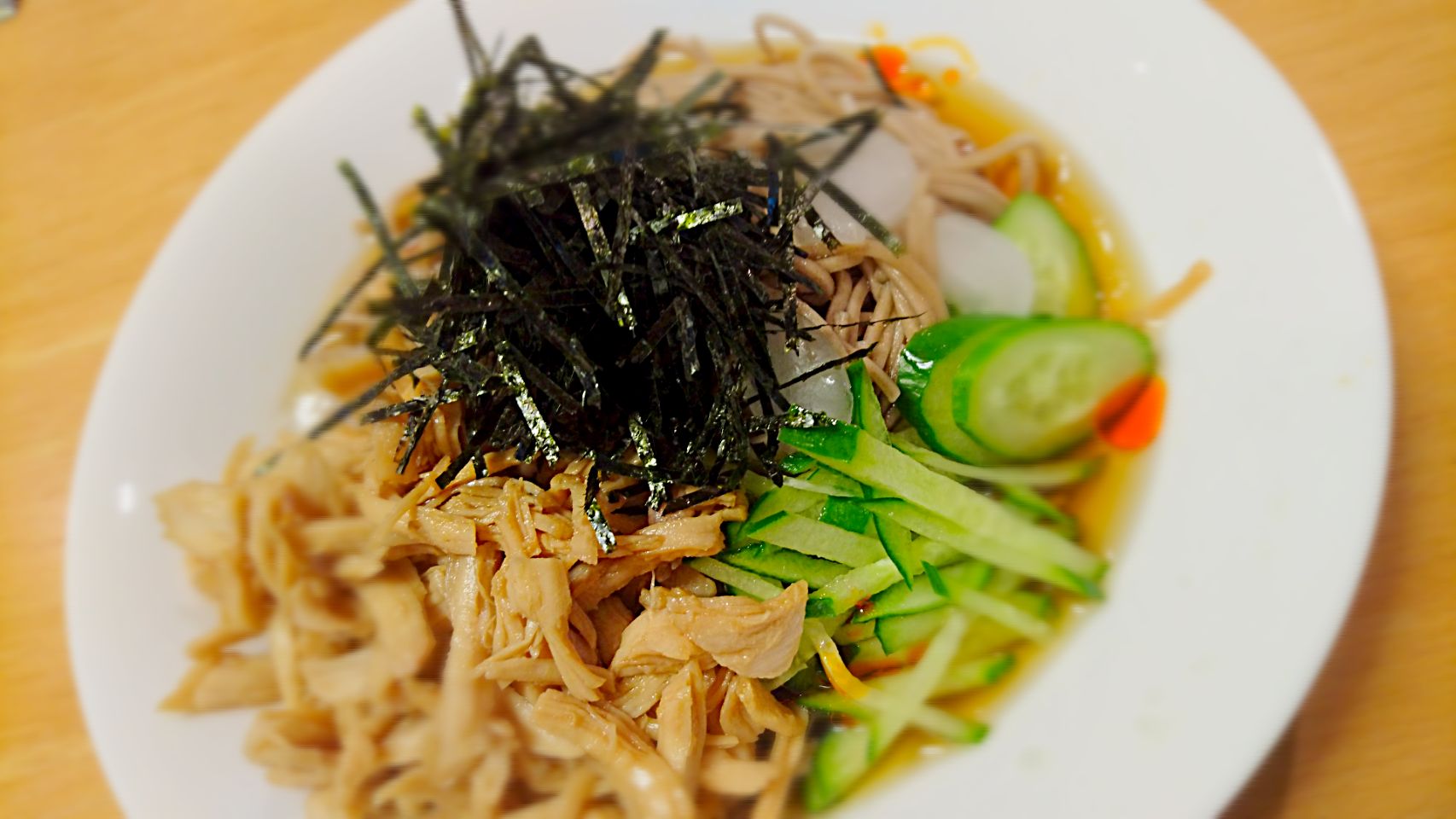 鶏胸肉でヘルシー！鶏胸肉のピリ辛蕎麦