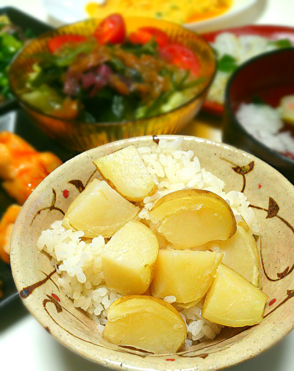 Potato boiled rice ? ヨッチャンさんの新じゃがご飯?大地の味～( 〃▽〃)      #うちごはん #おうちごはん #晩御飯 #夕飯