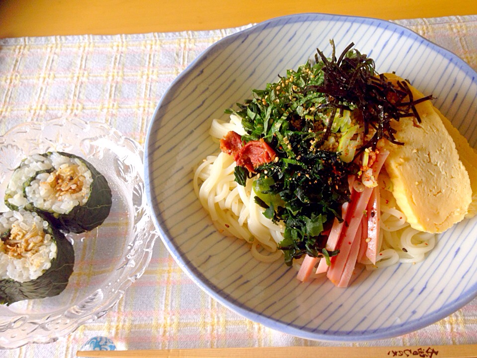 冷やしうどん  めんつゆにゴマ油