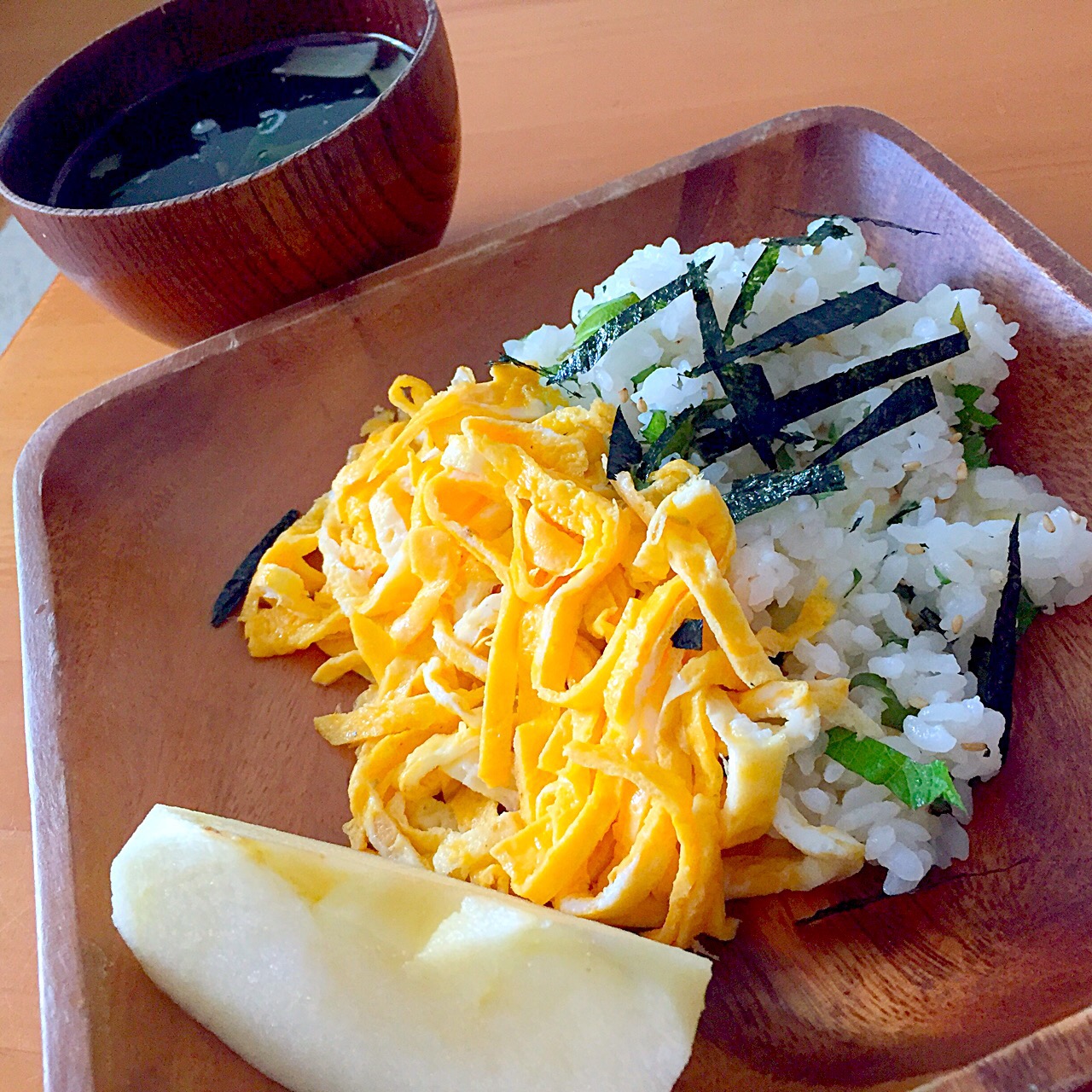 紫蘇とチーズのちらし寿司、わかめのお澄まし