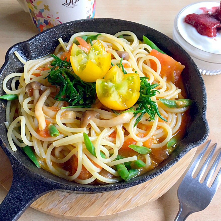 キノコとインゲンにトマトパスタ?