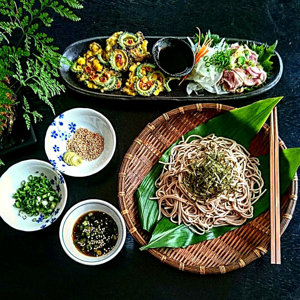 ?ゴーヤとコーンのピカタと鶏モモのたたきでざる蕎麦定食?