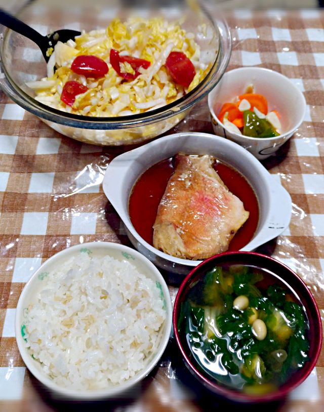 魚の煮付け
白菜の浅漬けをサラダに
ピクルス
レタスの外葉を味噌汁