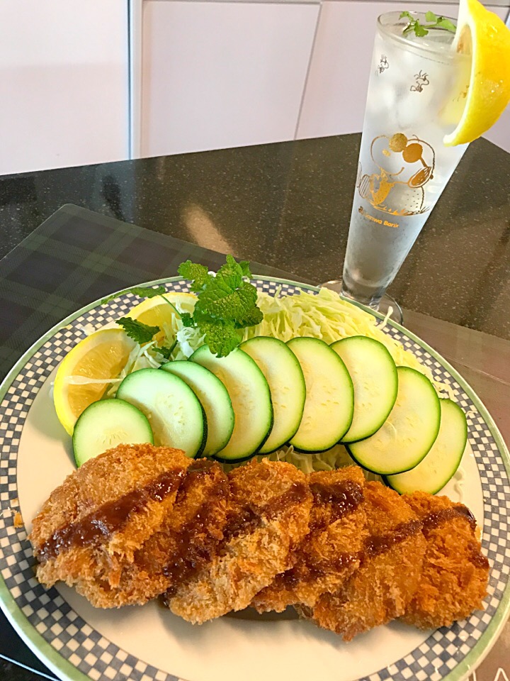 シュトママ仕事なので
シュトダンのお昼ご飯
パンに挟んでもご飯でも適当にね。