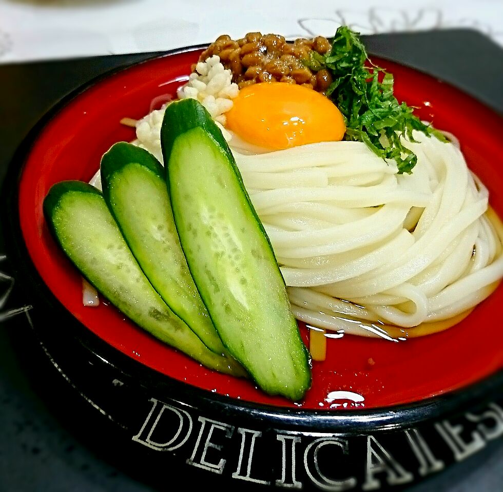 讃岐うどん
納豆、黄身、大葉、揚げ玉、キュウリ?