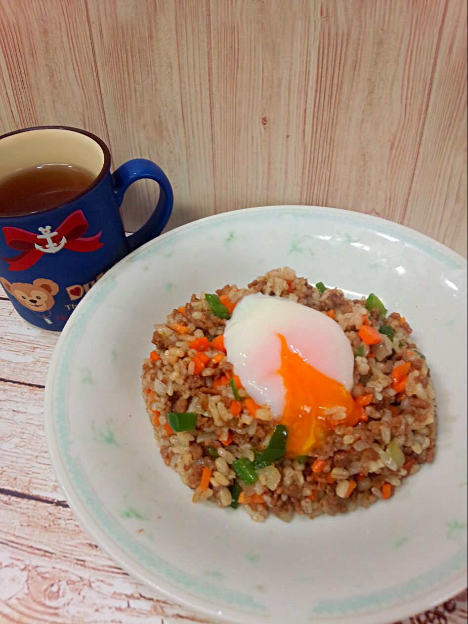 しょうゆ麹と挽き肉で味付けしたチャーハン