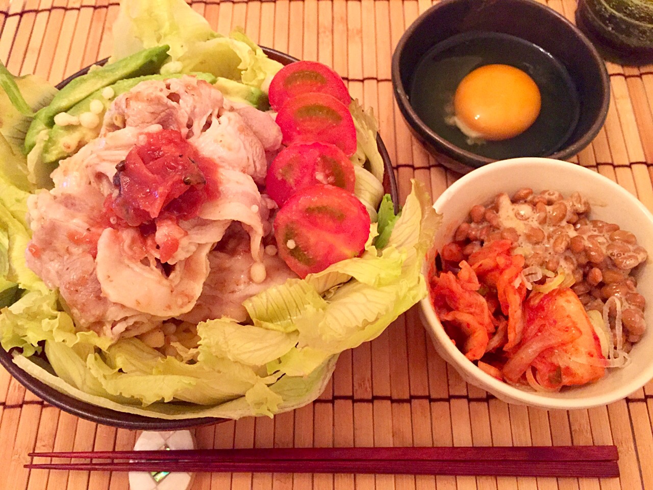 2017/07/24 #dinner
Pork shabushabu with cold noodle and veggies salad in sesame sauce（lettuce,  mini tomato, avocado）, Kimchi chila and natto, Egg
冷しゃぶサラダ冷麺（レタス