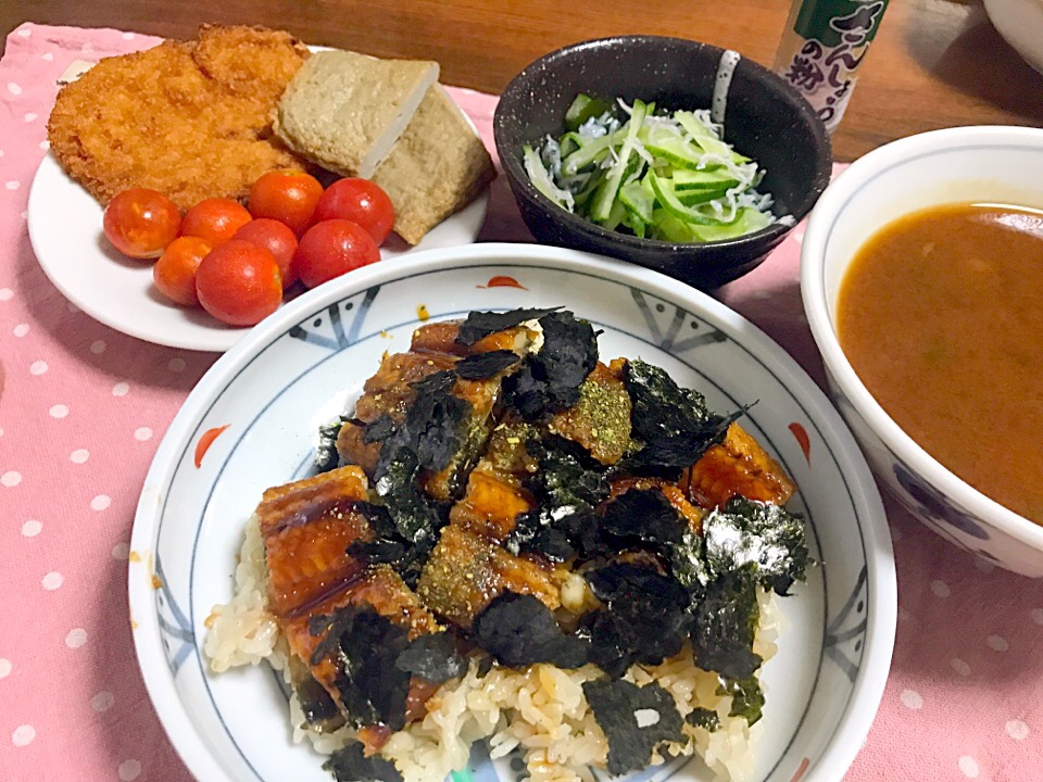 土用の丑の日はうな丼


#土用の丑の日#うなぎ#うな丼