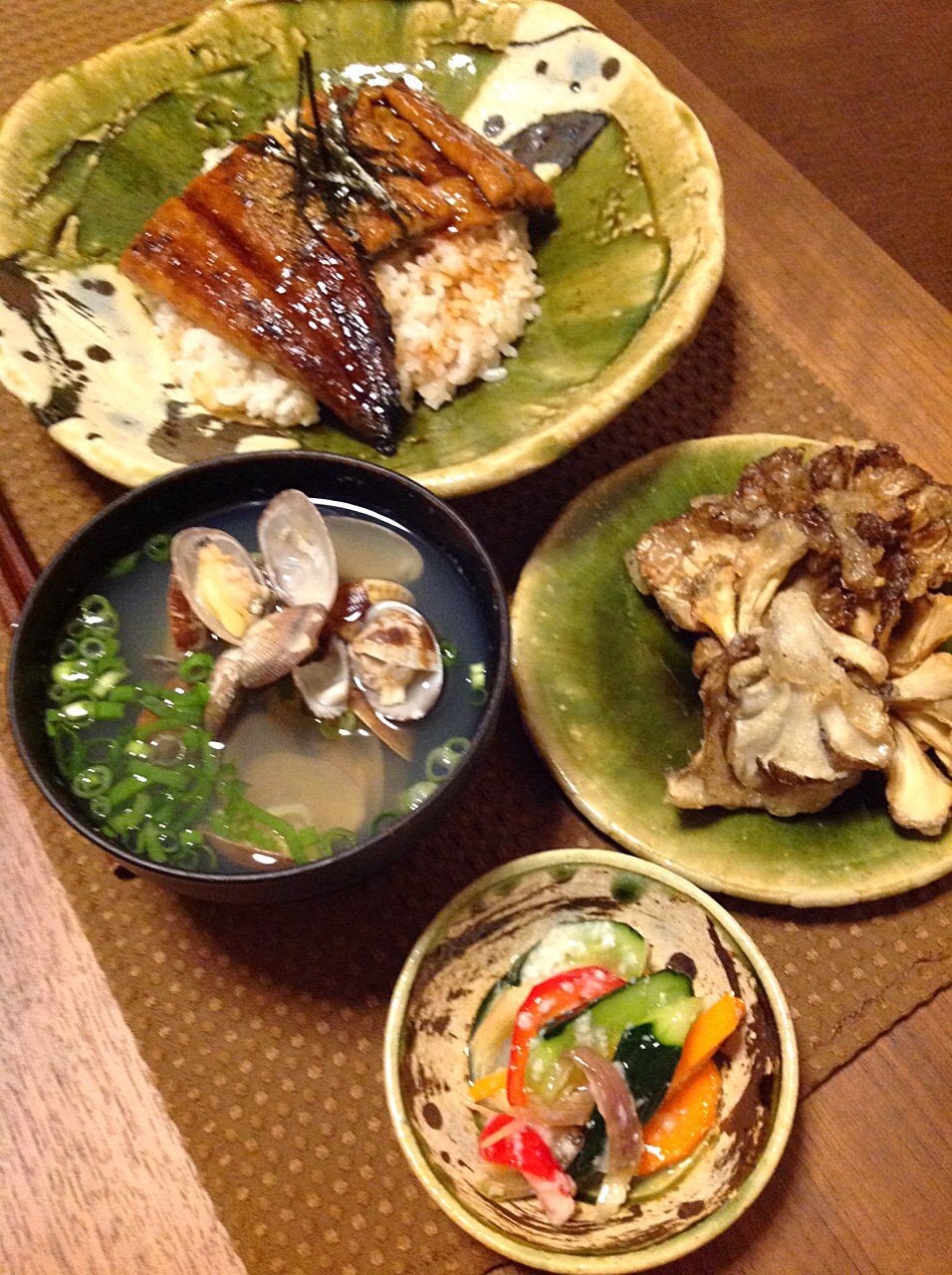 うなぎ丼  あさりの潮汁 舞茸の天ぷら 野菜の塩麹漬け