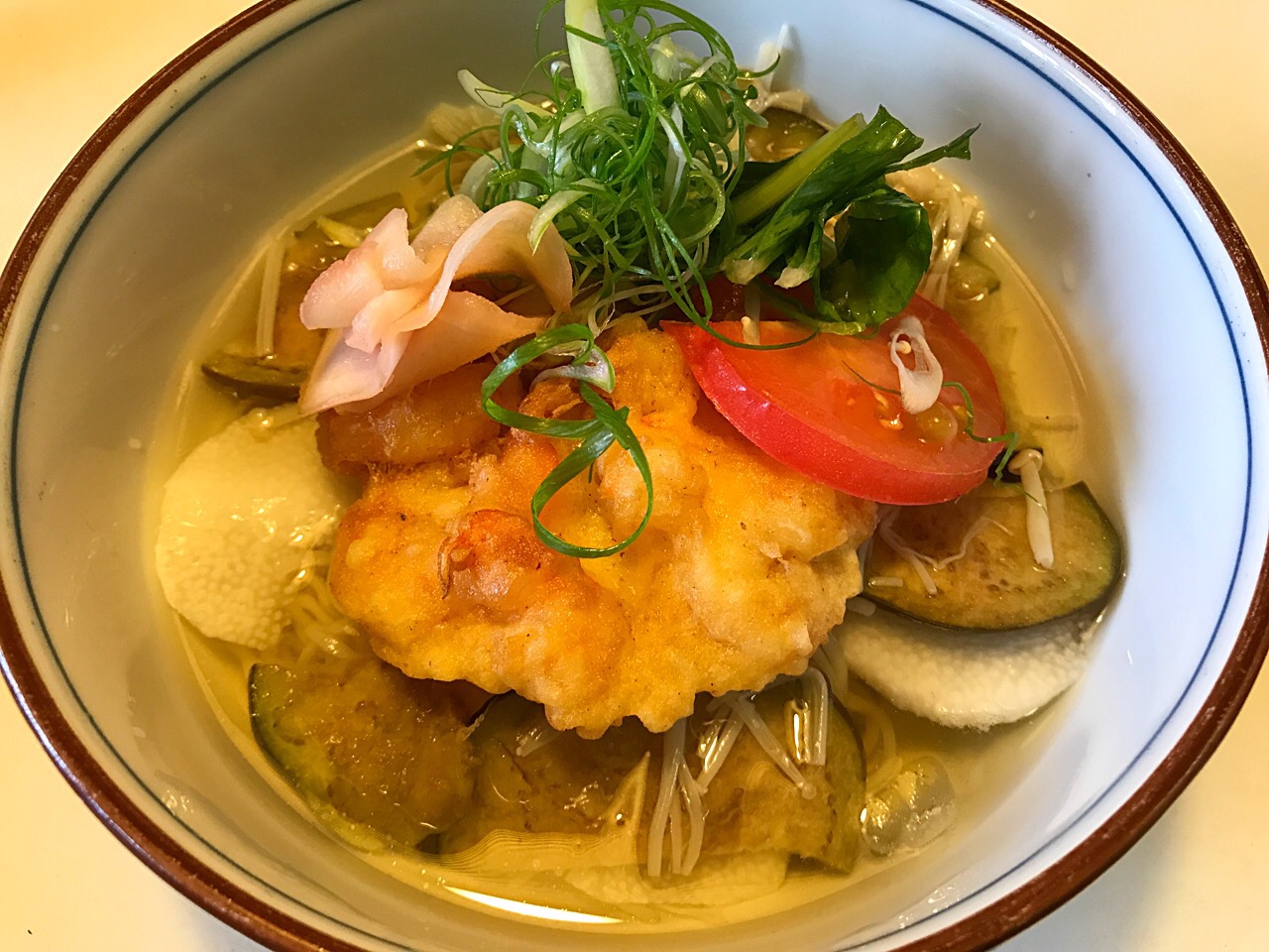 かき揚げ細うどんに夏野菜などのせてみた