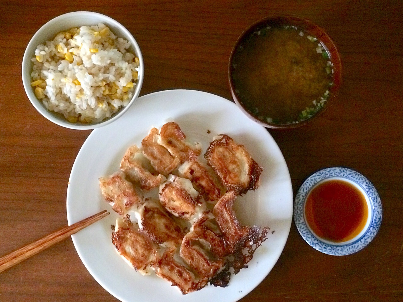 まん天餃子定食(^^)もち麦トウモロコシご飯