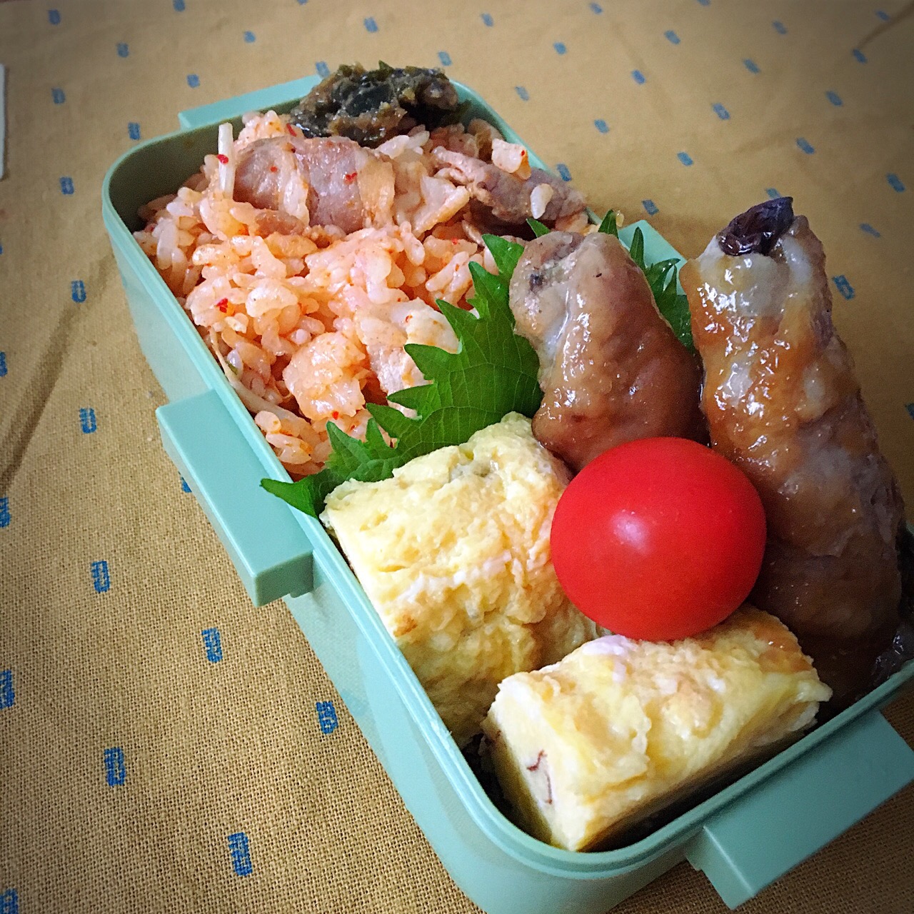 #お昼ご飯 #お弁当 

8.1 今日のお弁当?
豚キム炒飯?茄子肉巻き?卵焼き〜。