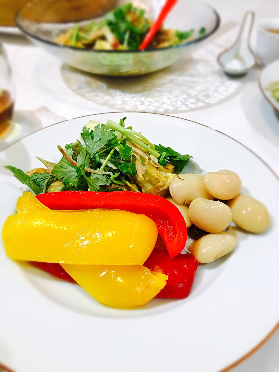 白いんげんの菊花茶煮、パプリカ二色の花椒風味マリネ、蒸し茄子の香味野菜添え。