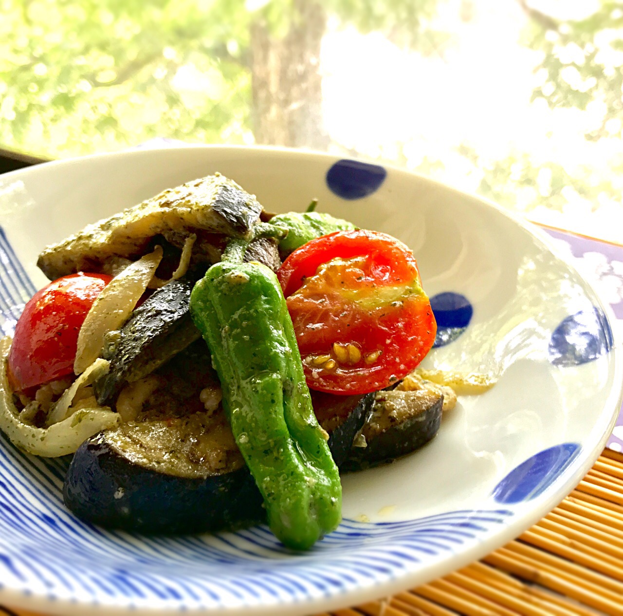 昼ごはん  大葉のジェノベーゼ風ソースで夏野菜と豚のジェノバ炒め