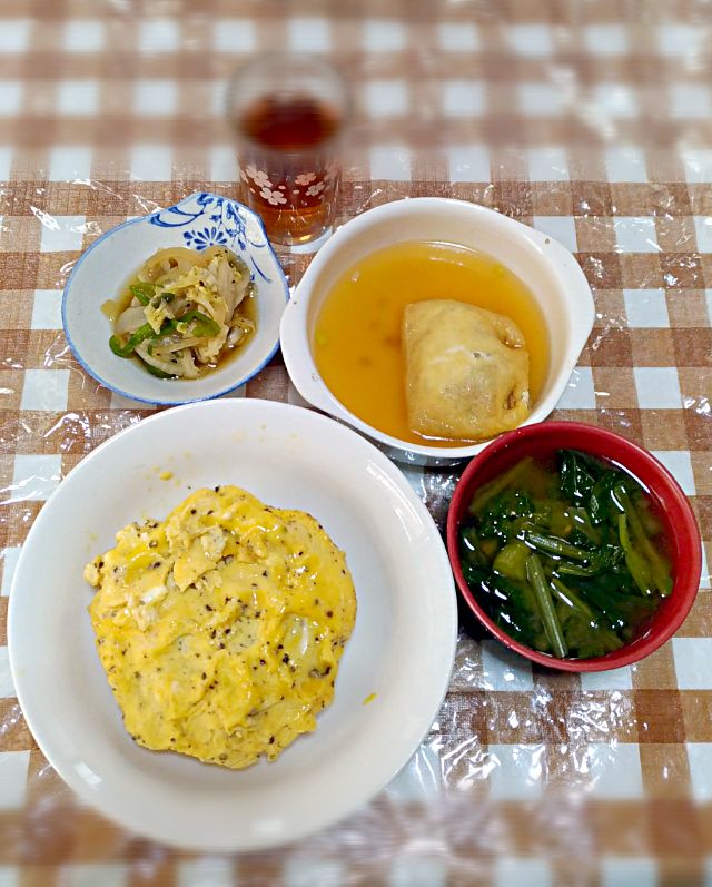 昨日のご飯でオムライス
ジャガイモコロッケのコンソメ煮
エスニック和え
味噌汁