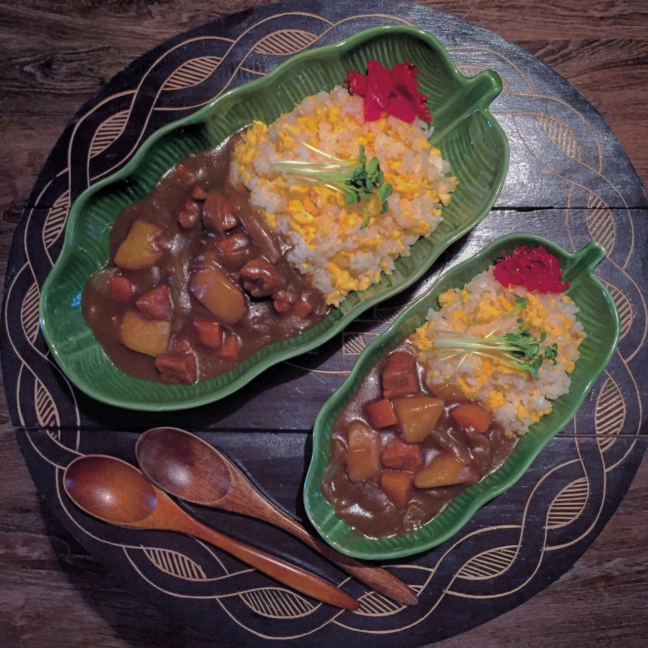 たまごチャーハンとポークカレー。