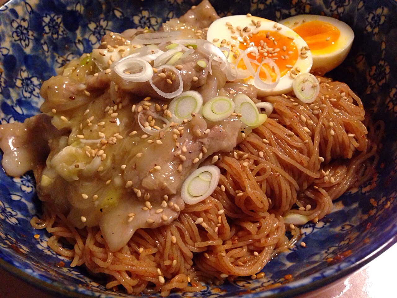 ビビン麺豚餡掛け