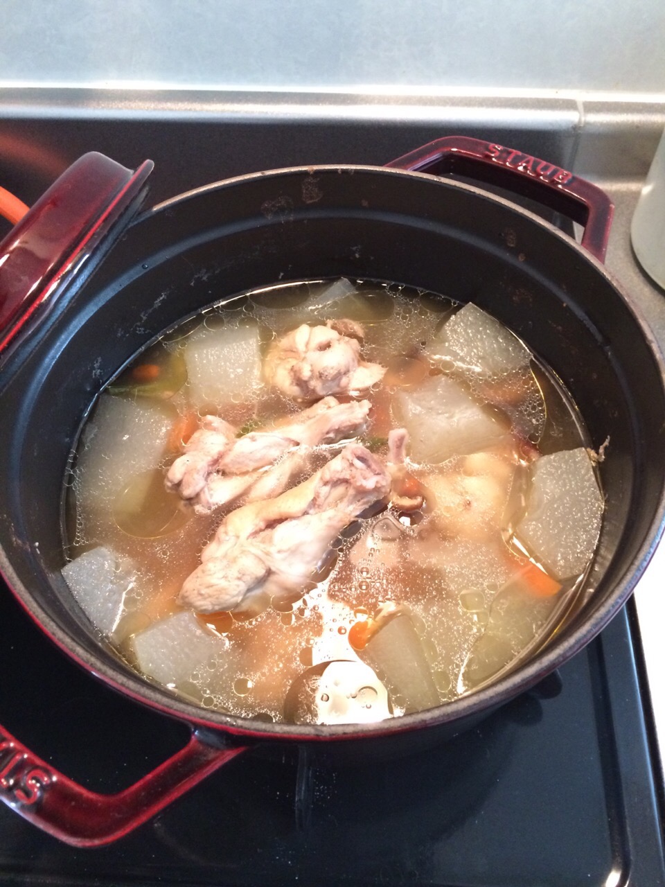 冬瓜と鶏手羽元の薬膳スープ