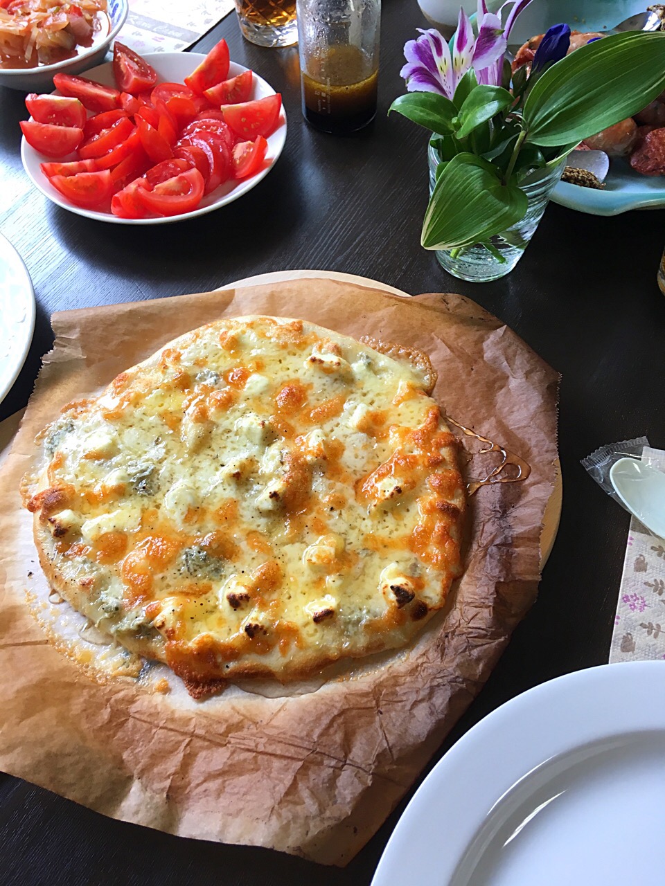 自家製生地のクワトロホロマッジ#ピザ #チーズ