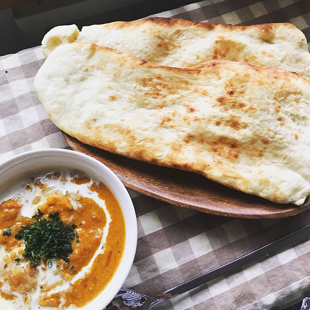 手作りナンとバターチキンカレー