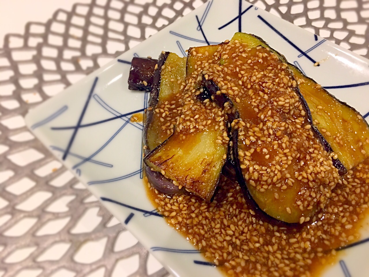 茄子嫌いさんにこそ食べて欲しい！この茄子、半端なく美味しい〜っ♡生姜焼き茄子《簡単★節約》 | 作り置き＆スピードおかず de おうちバル 〜yuu's stylish bar〜