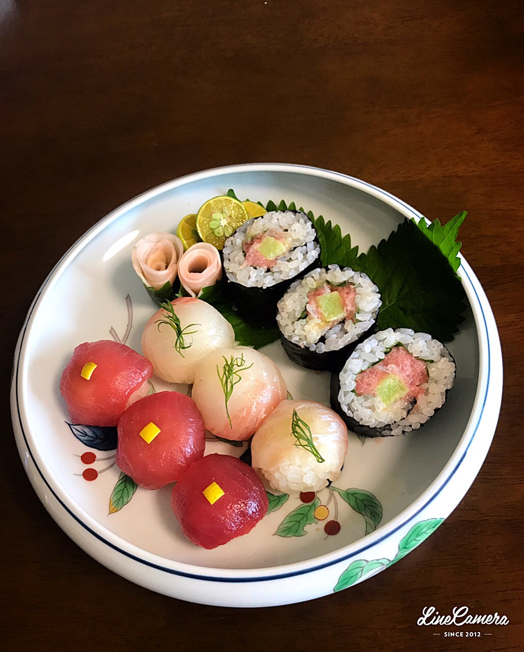 マダム とんちんの料理 ?#初秋の手毬寿司♪ 一口でパクッと食べられる小さな手毬寿司   鮪、甘鯛、鮪のたたき
