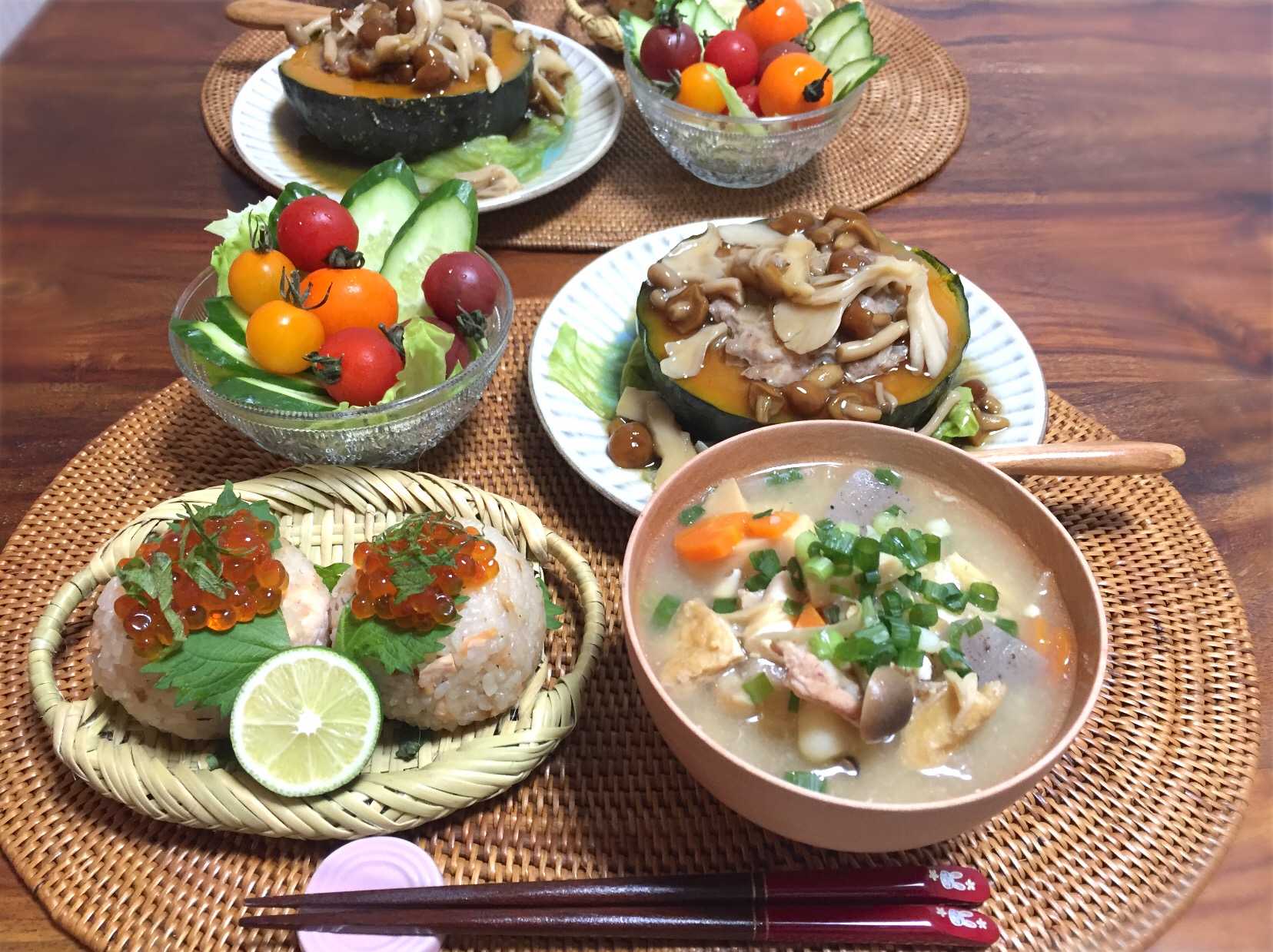 土鍋はらこ飯 南瓜の挽肉あんかけ 豚汁 カラフルトマトサラダ の晩御飯