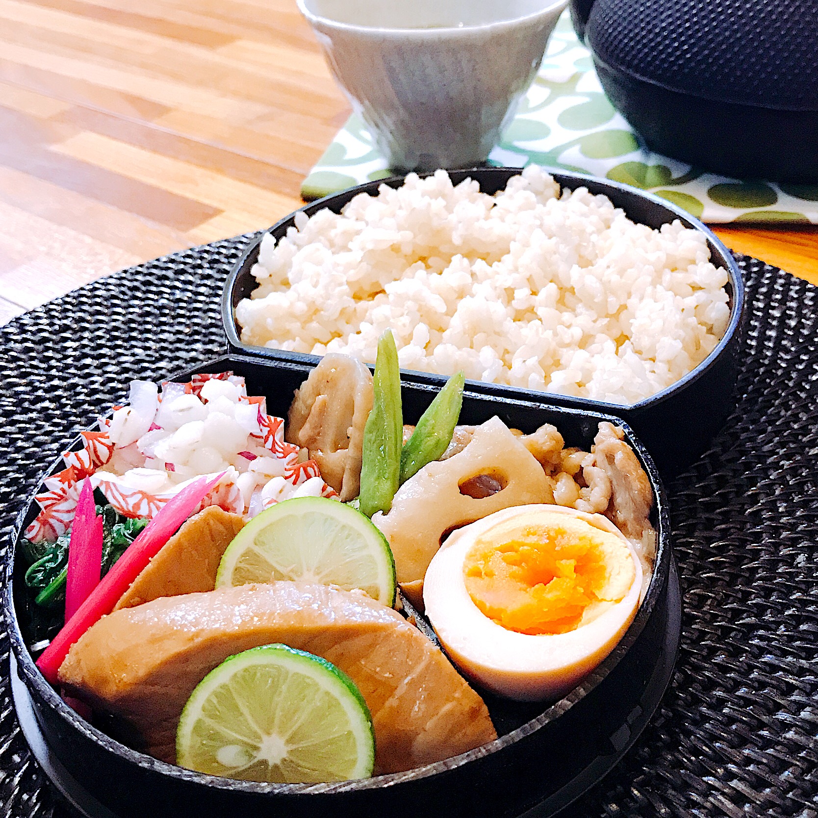 カジキの幽庵焼き 豚と蓮根の胡麻味噌炒め 押麦とササミとのマリネ ほうれん草のおひたし 味玉 玄米ごはん Bento世界グランプリ17 ヤマサ醤油株式会社