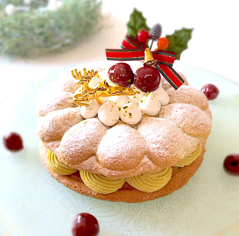 今年のクリスマスケーキは、ピスタチオとグリオットチェリーのダクワーズのアントルメです?