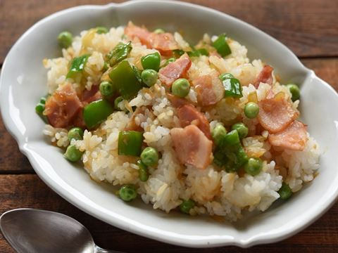 グリーンピースとベーコンの香ばししょうゆ混ぜご飯