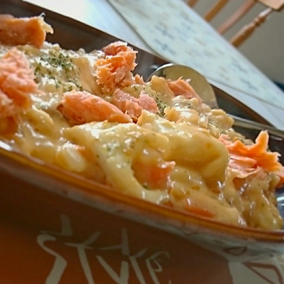 昨日の晩ごはんの残ったホワイトソースにチーズ ご飯 トッピングのはんぺん 人参を入れて熱々トロ リドリアのおうちランチ 炊き込み 混ぜご飯 グランプリ ヤマサ醤油株式会社