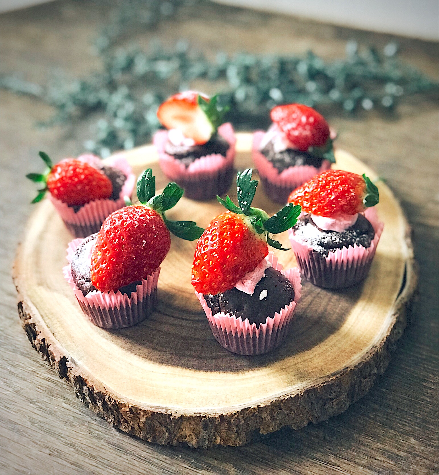 イチゴとチョコのカップケーキ?