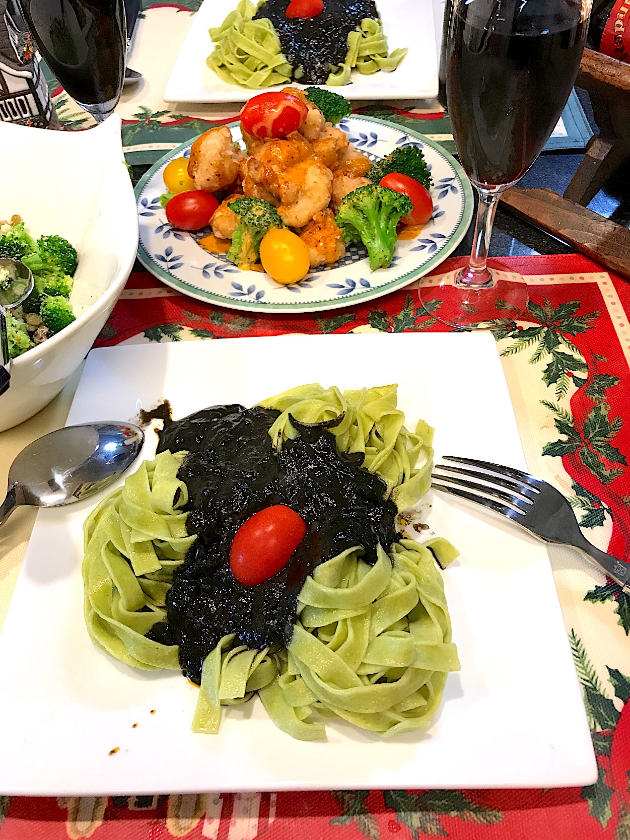 ほうれん草生パスタにイカ墨でクリスマス?ぽい？